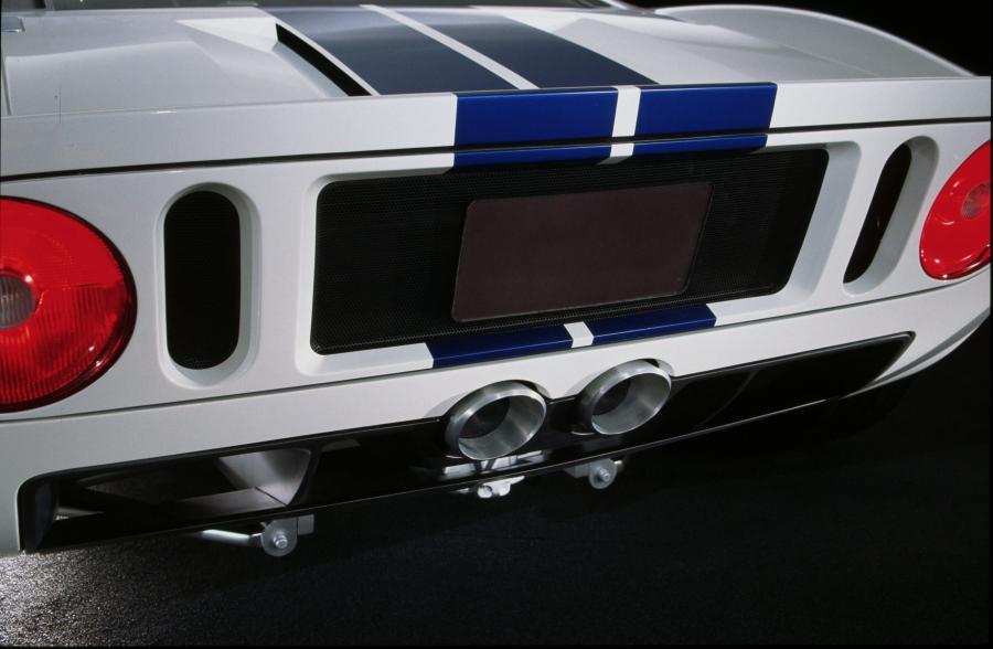 Детали экстерьера Ford GT40 Concept 2002 года  (фото 85 из 102)